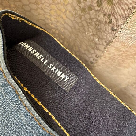 Torrid Bombshell Skinny Light Wash Premium Stretch Cropped Jeans Size 10 - Picture 5 of 7